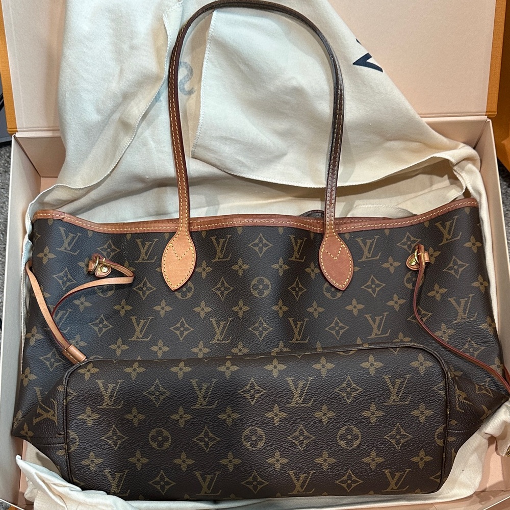 Louis Vuitton Medium Carryall Classic Brown Monogram Tote